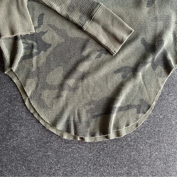 TNA - Camouflage Waffle Long Sleeve - S - Picture 7 of 8